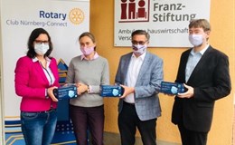 Sabine Thiel, Präsidentin des Rotary Clubs Nürnberg-Connect, und die Vorstände d